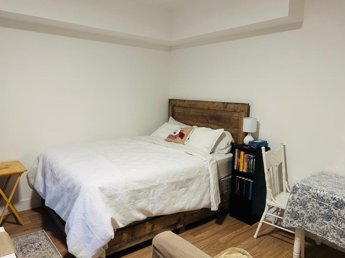 Victoria Private Studio Suite Colwood Bagian luar foto